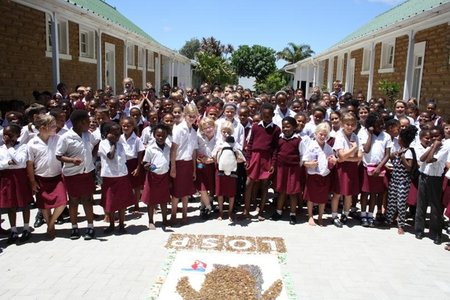Gansbaai Okkie Smuts children donate money to APSS 1_1